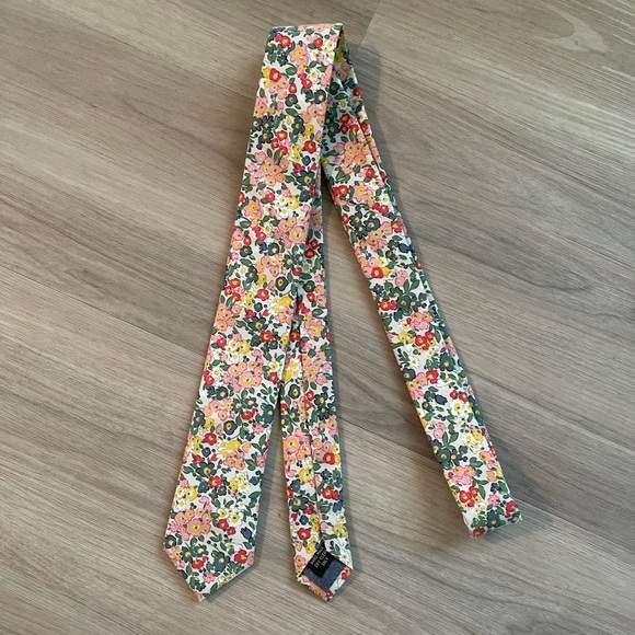 Floral Tie - Picture 1 of 4